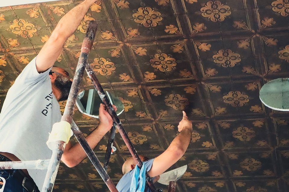 Experts install ceiling decor printed with DIMENSE DA-640