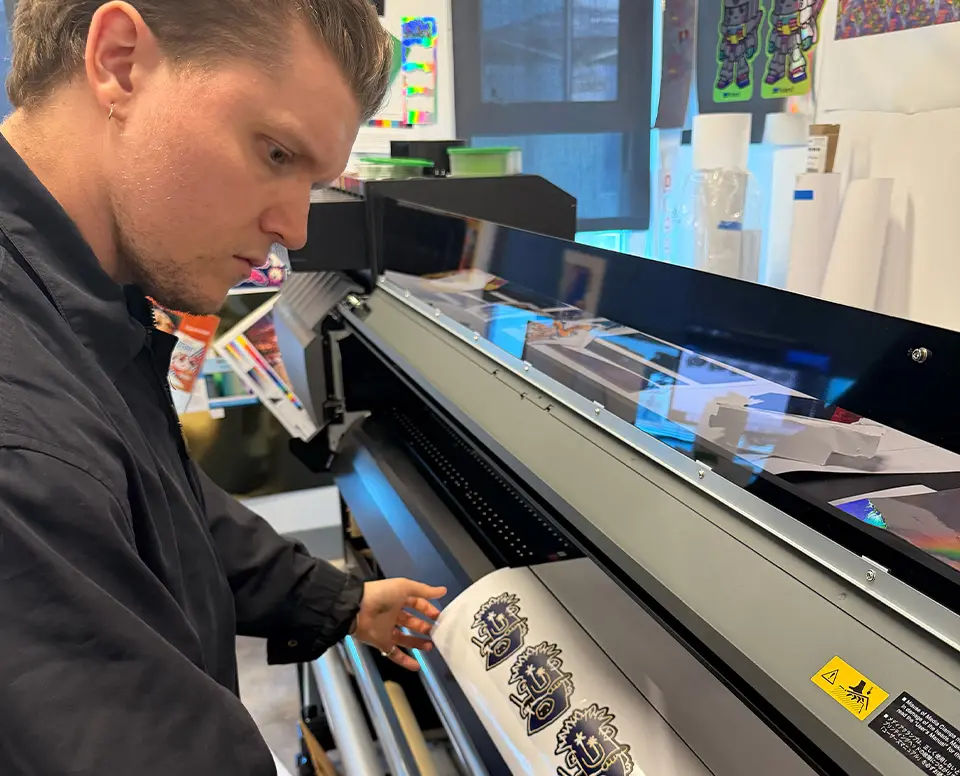 LG-640 UV printing, cutting and packaging applications
