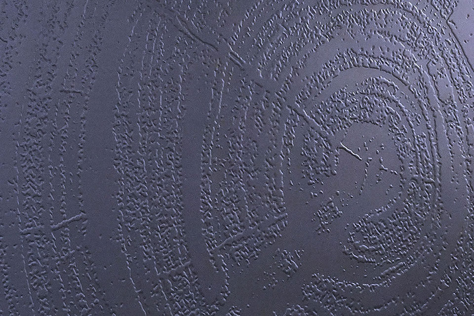 Een reliëfbehang geprint met DIMENSE DA-640