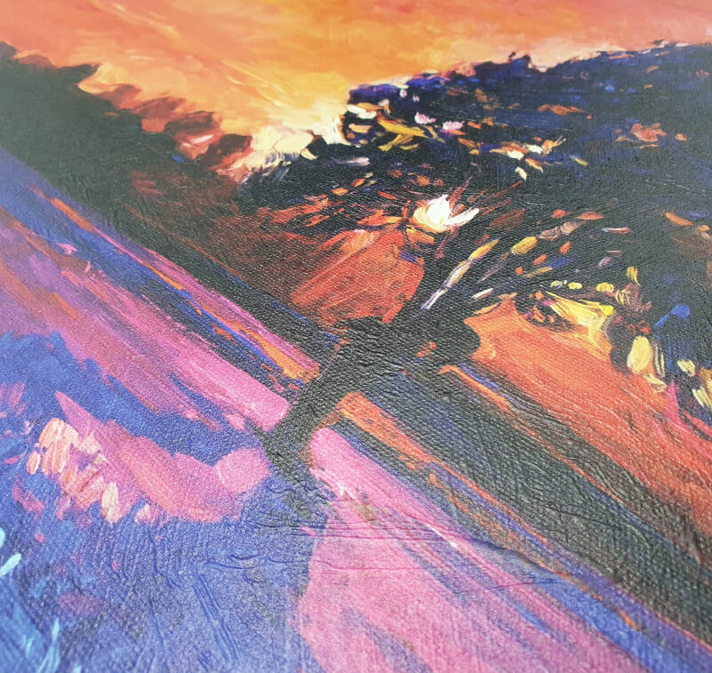 Gros plan d’une peinture imprimée avec imitation de coups de pinceau