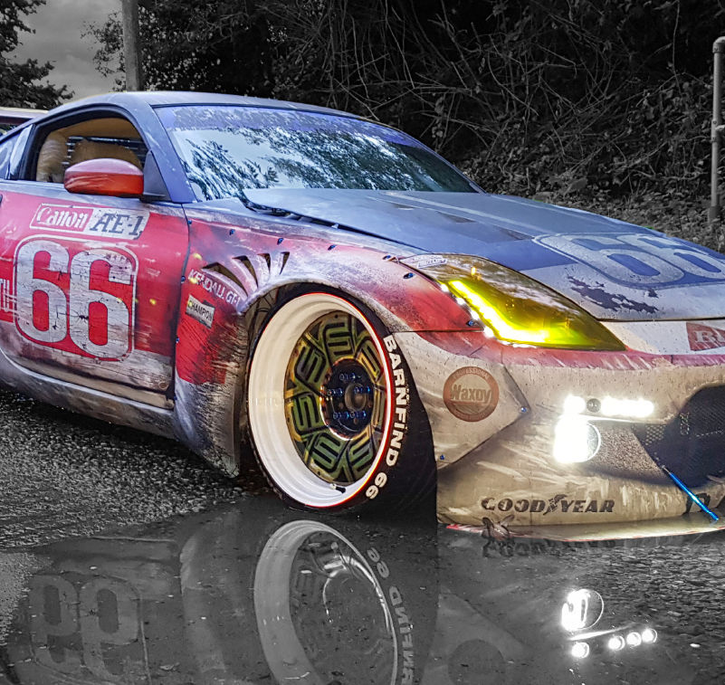 Un coche de carreras vinilado