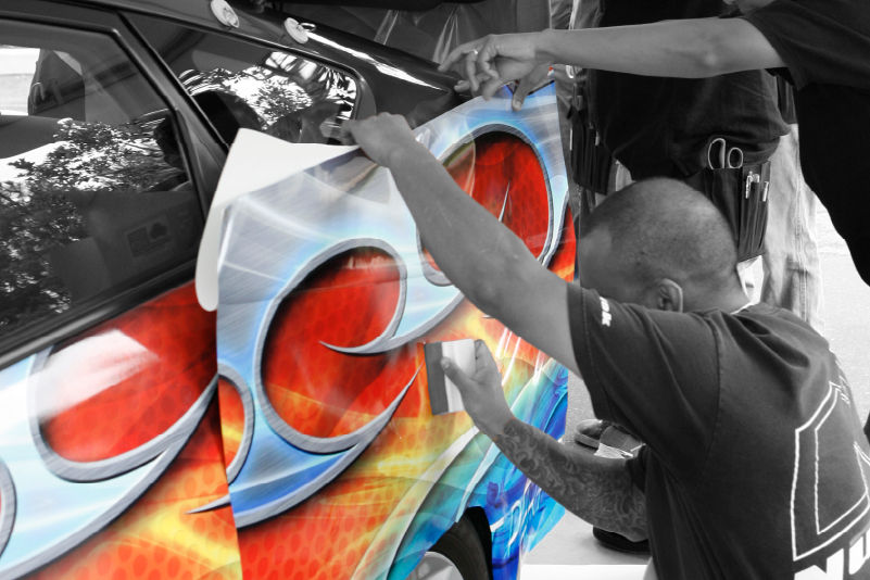 Installation de graphismes muraux en sections