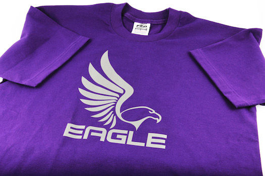 Una maglietta personalizzata con materiale termotrasferibile