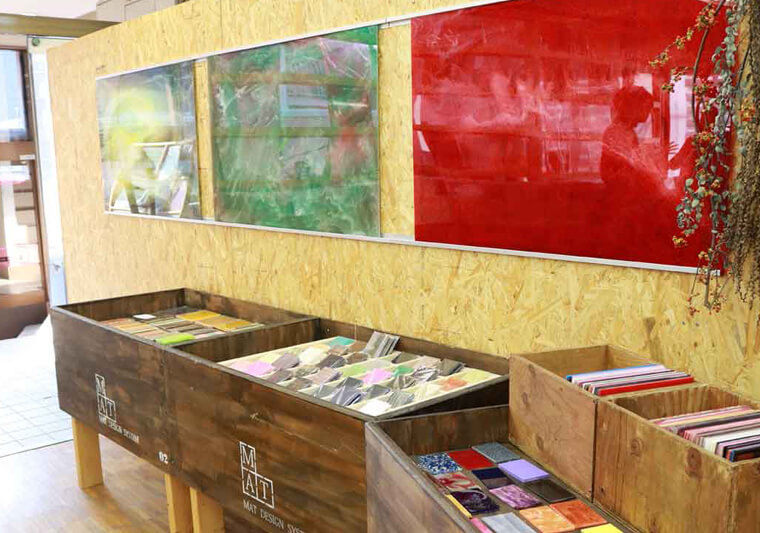 The Roland UV printer can decorate over 700 types of acrylic sheets in various colours and sizes