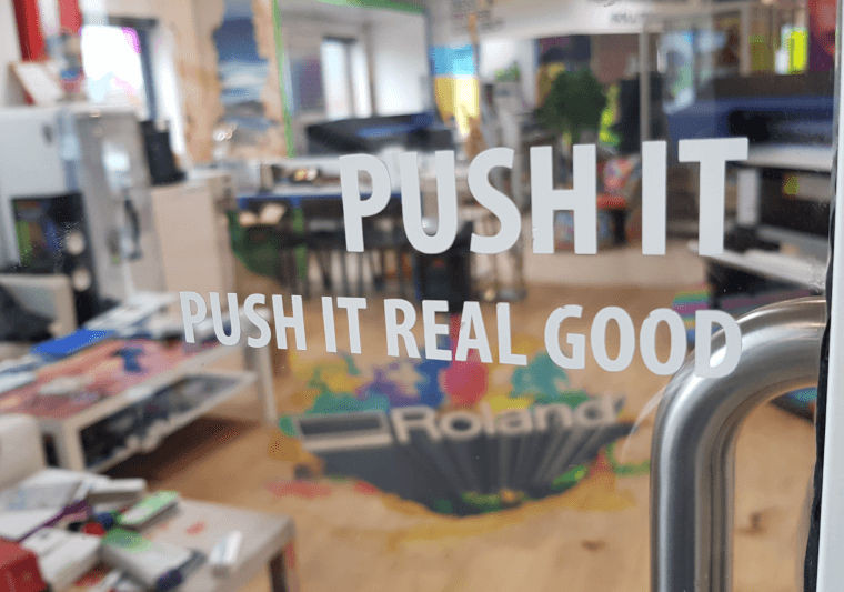 window lettering coloured vinyl letters