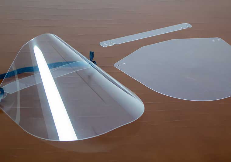 Как изготовить щитки для лица с помощью лазерных гравировальных машин Roland LV