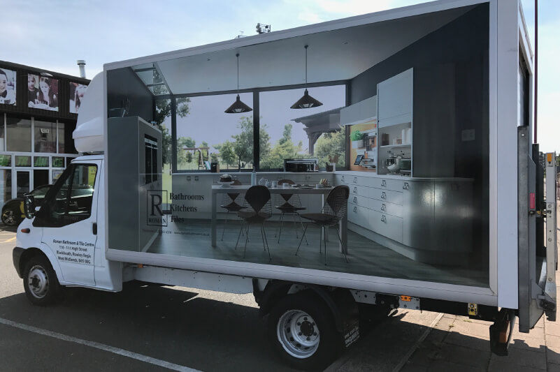 Una grafica per camion creata usando la funzione di pannellatura (tiling) (fonte: The Vinyl Guys)