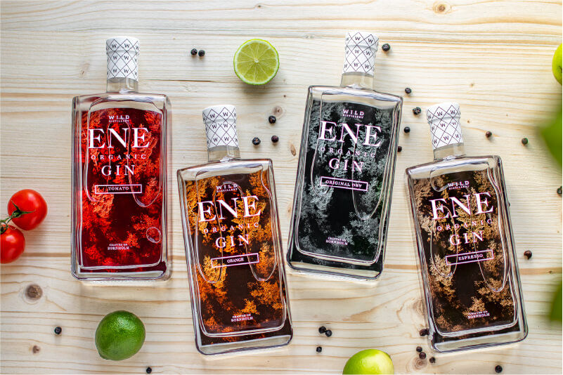 Variétés de gin Wild Distillery portant des étiquettes imprimées en interne