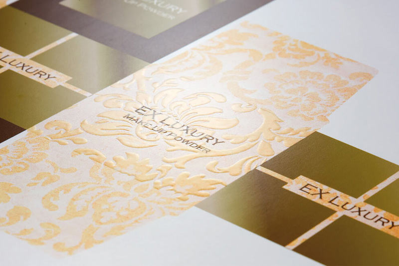 Primer plano de una muestra de envase de cosméticos