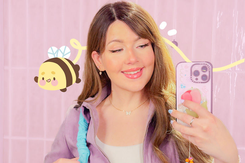 Een persoon die een selfie neemt