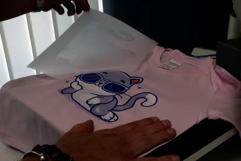 Una t-shirt completa con stampa DTF
