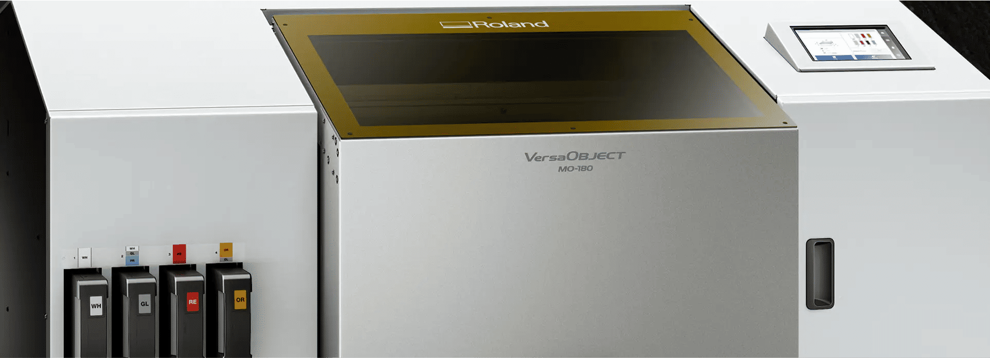 Impresora UV plana VersaOBJECT MO-180 de Roland con panel de control táctil