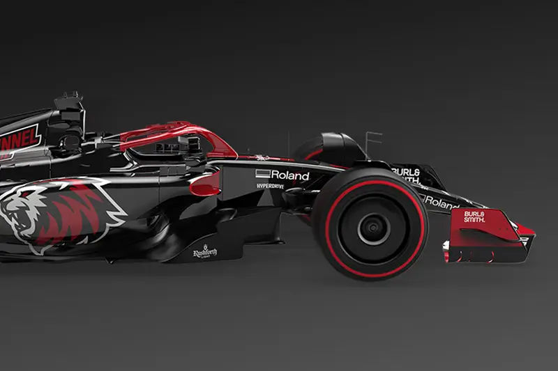 Auto da corsa con grafica stampata in digitale 