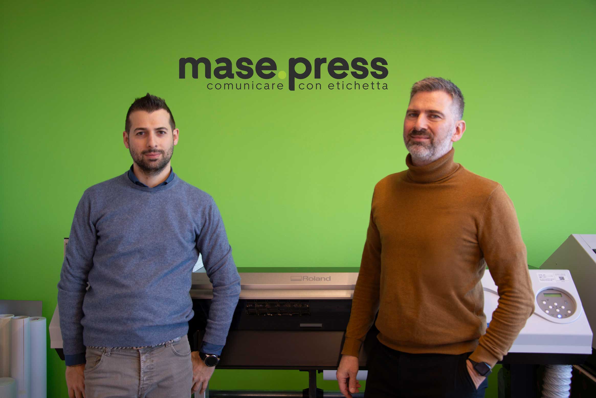 Image of Business owners, Andrea and Simone, with their Roland DG printer