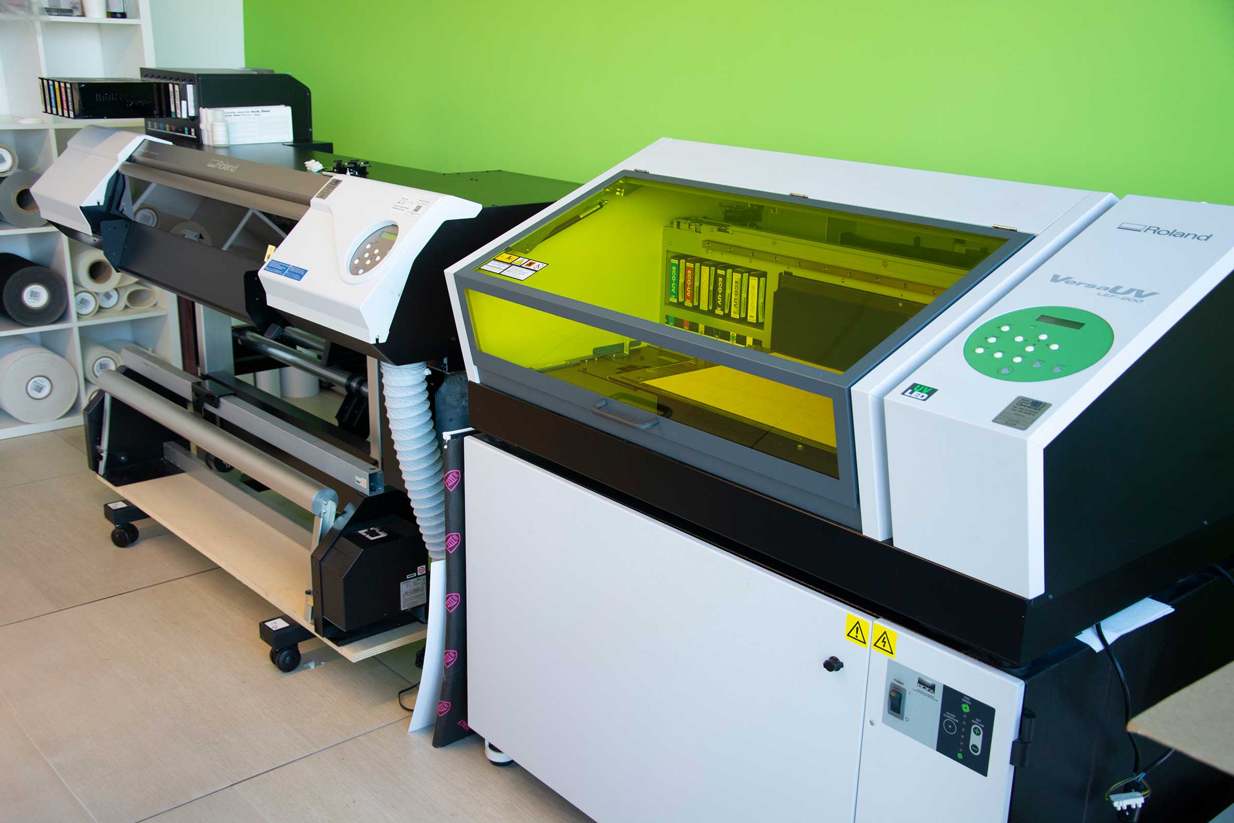 Immagine delle soluzioni di stampa UV Roland DG di Mase Press, LEC e LEF