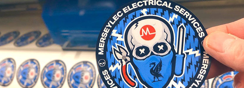 La pegatinta creada por Vinyl Guys y Merseylec Electrical Services