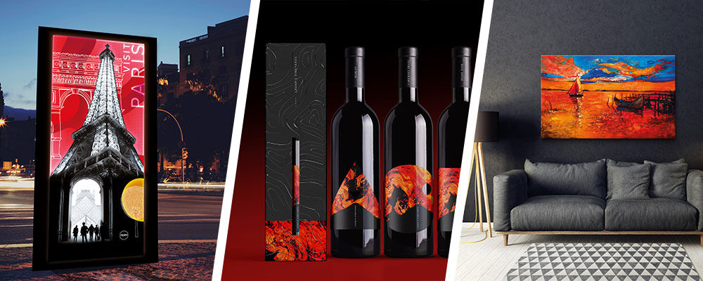 Cartello retroilluminato Visit Paris in centro città, scatola e bottiglie di vino con dettagli gloss e immagine su canvas di barche al tramonto appesa alla parete di un salotto