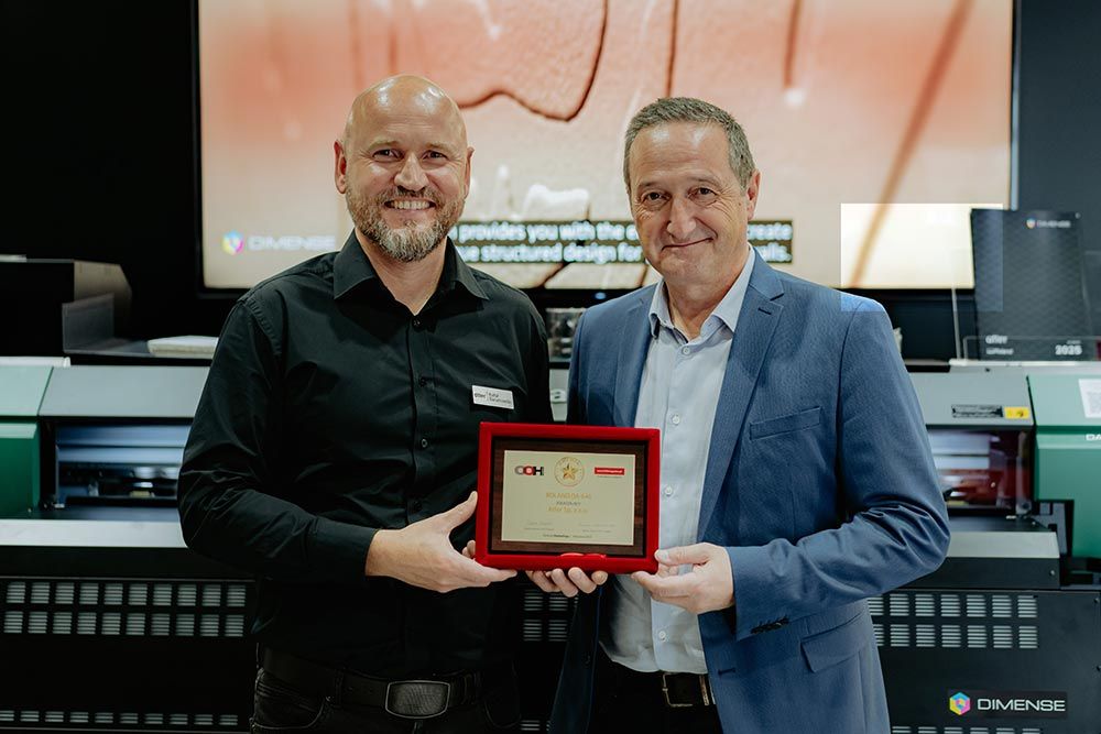 Roland DG DIMENSE DA-640 awarded Gold Medal at the 2025 Marketing Festival Fair in Warsaw – award presentation photo