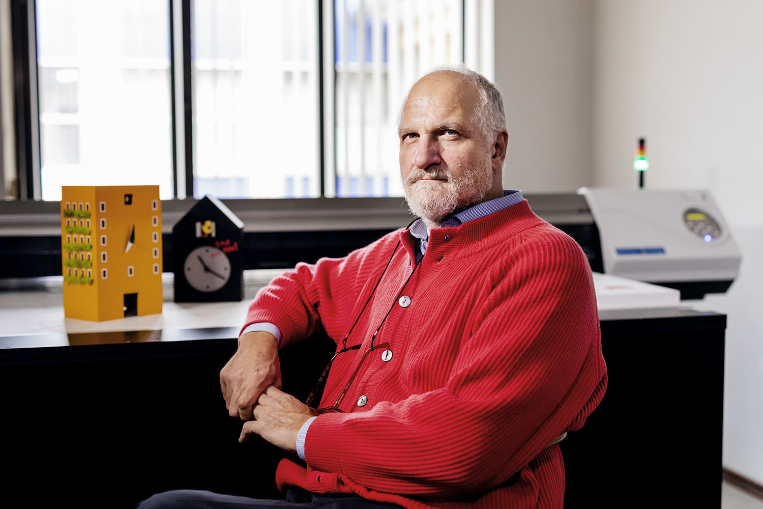 Gian Paolo Bernini, propietario de Progetti Srl, entrevistado en su laboratorio de producción.