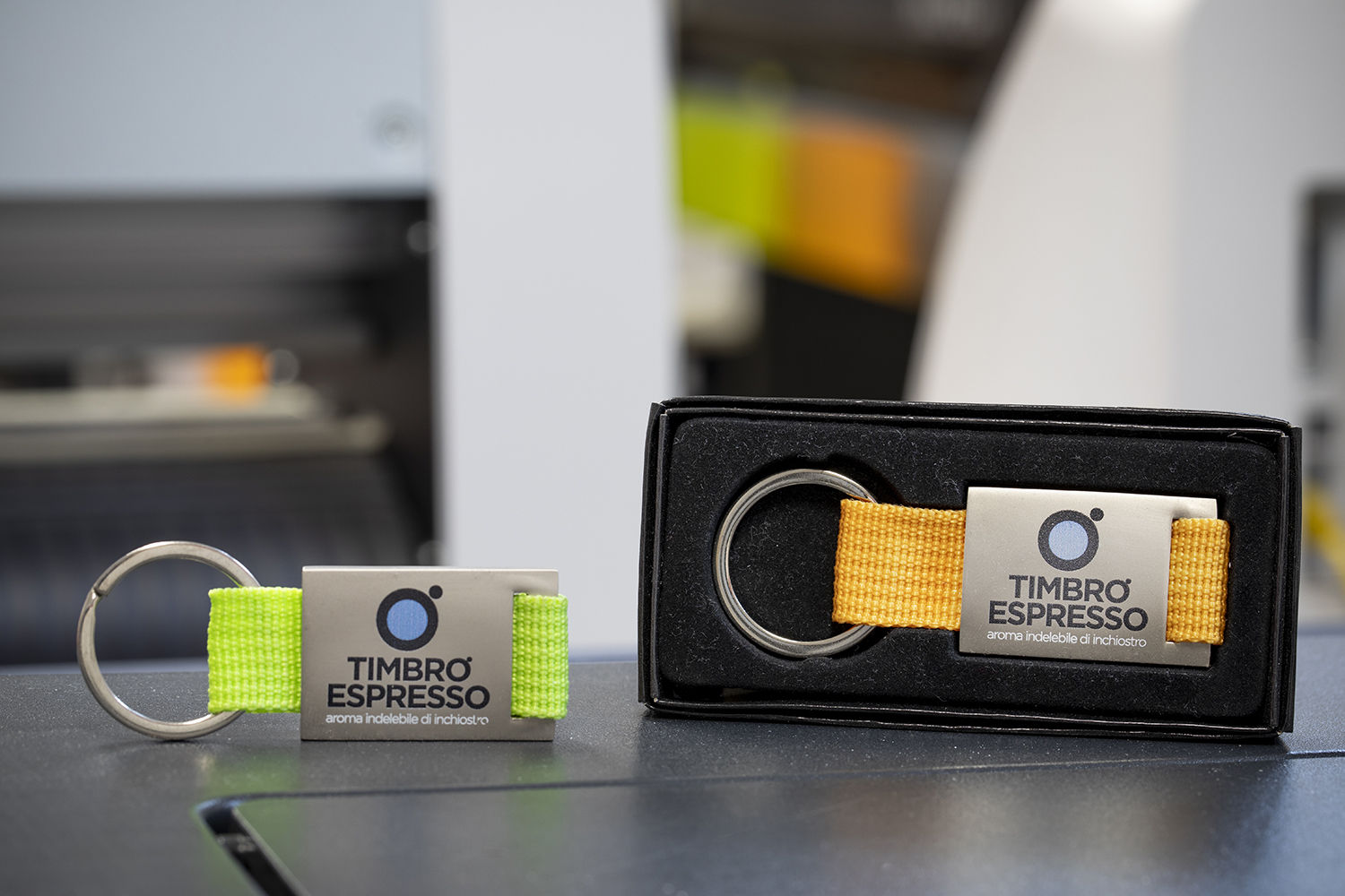 PCustomising a keyring using the LEC2-640S-F200 Serie S.