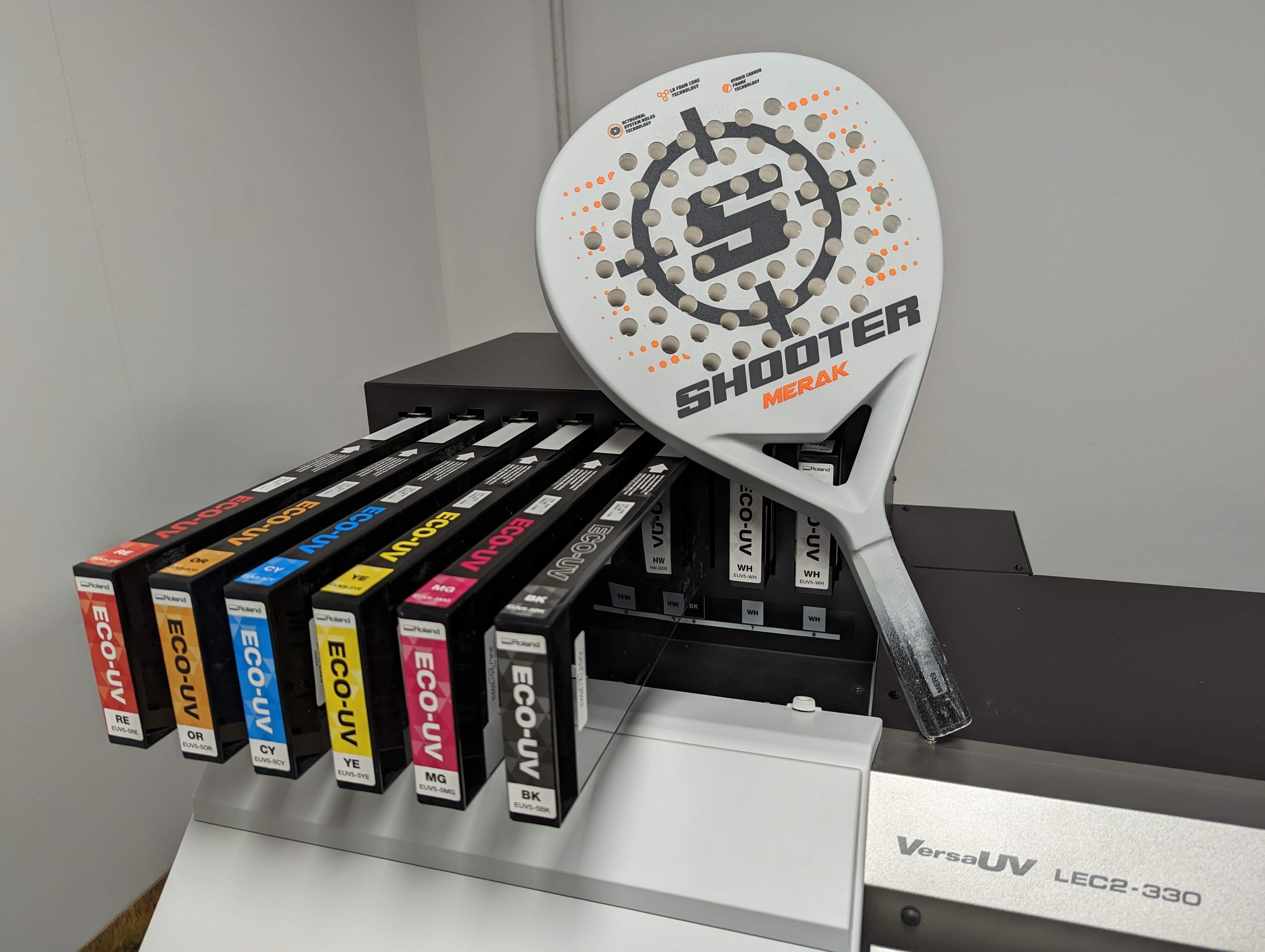 Padelschläger auf einem Roland DG LEC2-Drucker