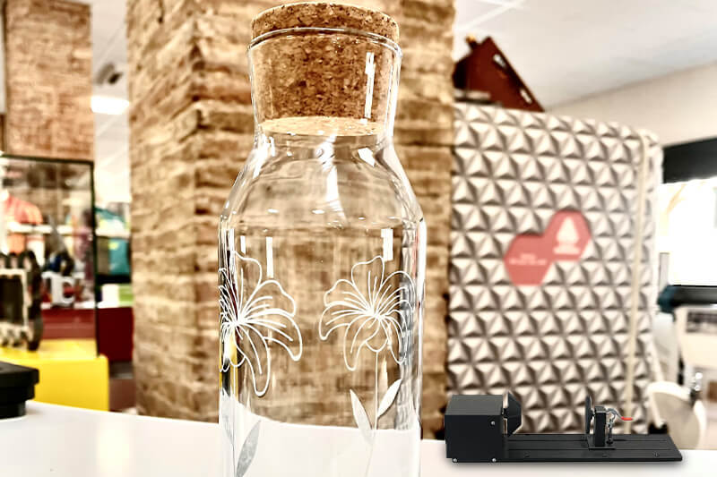 Graba o marca objetos cilíndricos con los grabadores láser LV