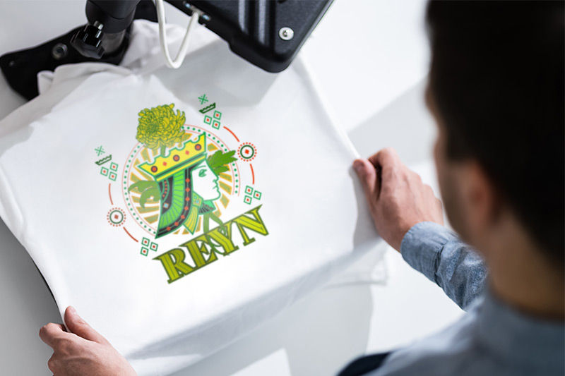 T-shirt podczas naprasowywania